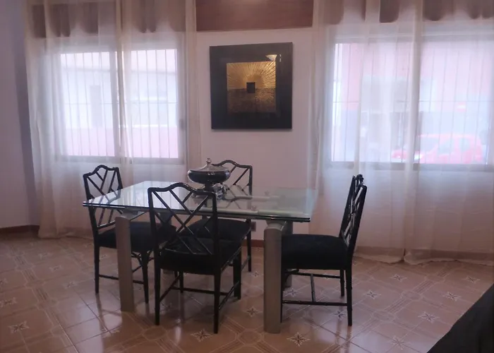 Agradable Casa Con Patio Y Terraza En El Centro