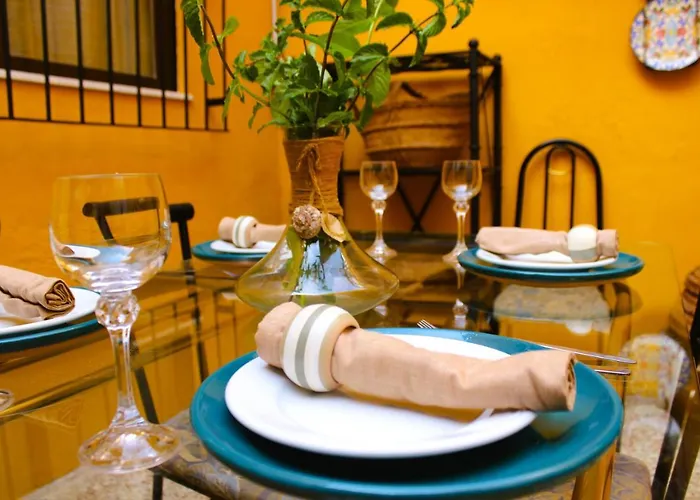Agradable Casa Con Patio Y Terraza En El Centro