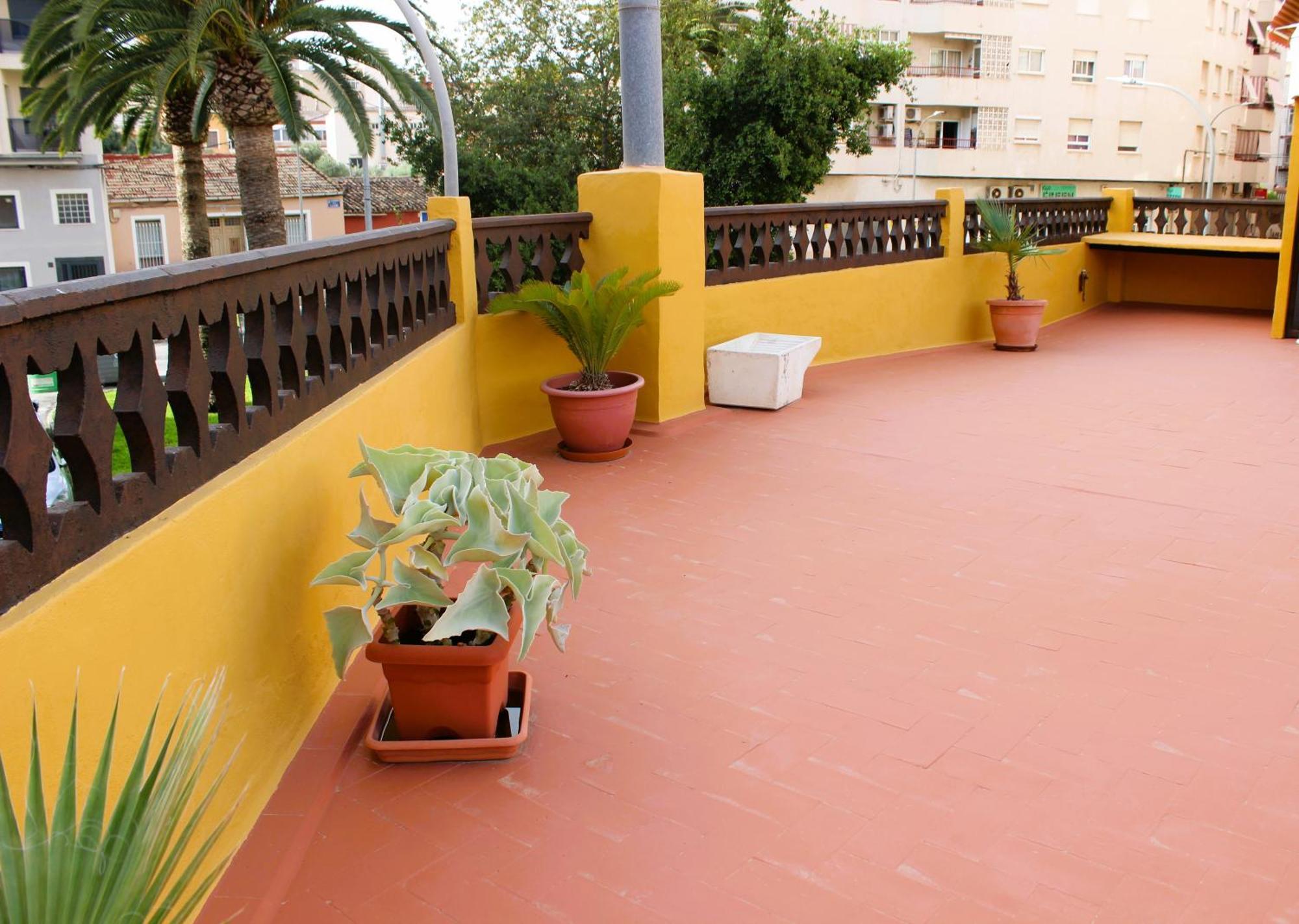 Agradable Casa Con Patio Y Terraza En El Centro